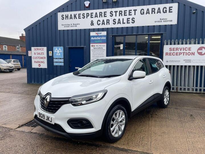 Renault KADJAR 1.3 TCe Play Euro 6 (s/s) 5dr Renault KADJAR 1.3 TCe Play Euro 6 (s/s) 5dr