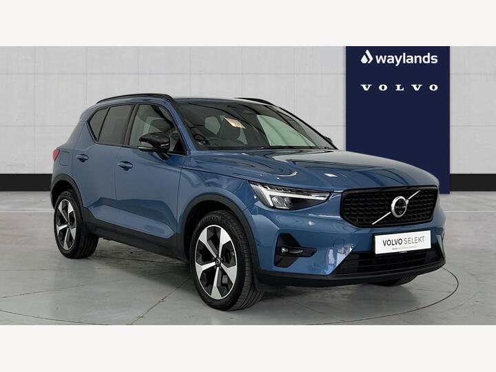 Volvo XC40 2.0 B3 MHEV Plus Dark DCT Auto Euro 6 (s/s) 5dr