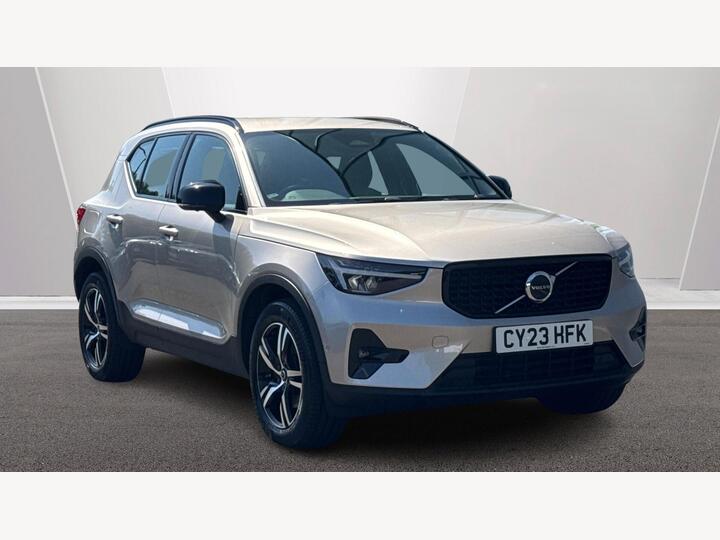 Volvo XC40 2.0 B3 MHEV Plus Dark DCT Auto Euro 6 (s/s) 5dr