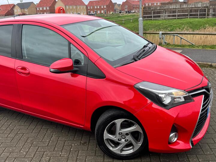 Toyota Yaris 1.5 VVT-h Icon E-CVT Euro 6 (s/s) 5dr Toyota Yaris 1.5 VVT-h Icon E-CVT Euro 6 (s/s) 5dr