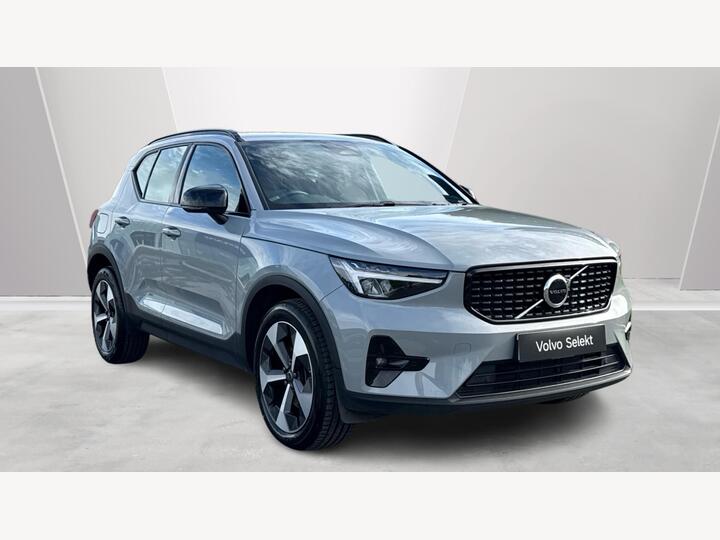 Volvo XC40 2.0 B3 MHEV Plus Dark DCT Auto Euro 6 (s/s) 5dr