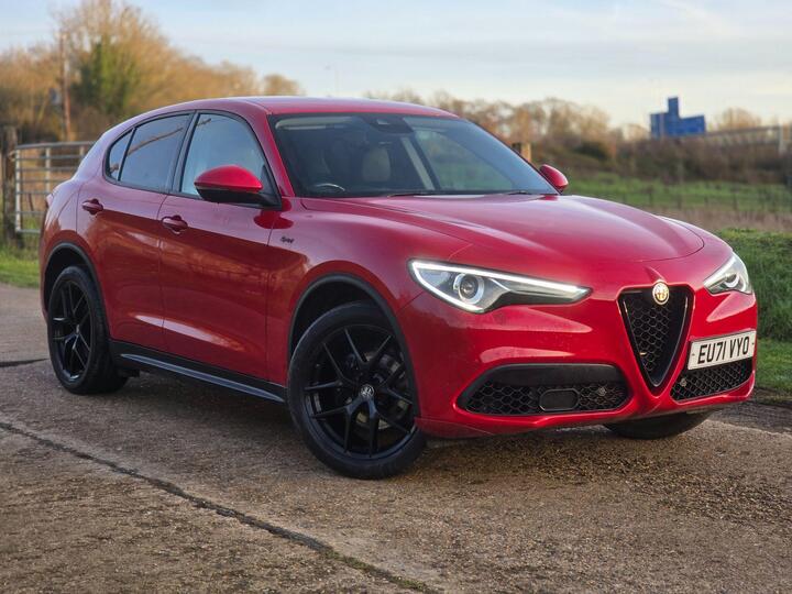 Alfa Romeo Stelvio 2.0T Sprint Auto Q4 AWD Euro 6 (s/s) 5dr Alfa Romeo Stelvio 2.0T Sprint Auto Q4 AWD Euro 6 (s/s) 5dr