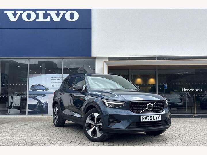 Volvo XC40 2.0 B4 MHEV Plus Dark DCT Auto Euro 6 (s/s) 5dr
