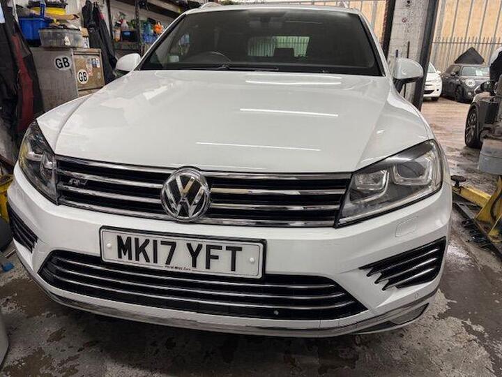 Volkswagen TOUAREG 3.0 TDI V6 BlueMotion Tech R-Line Tiptronic 4WD Euro 6 (s/s) 5dr