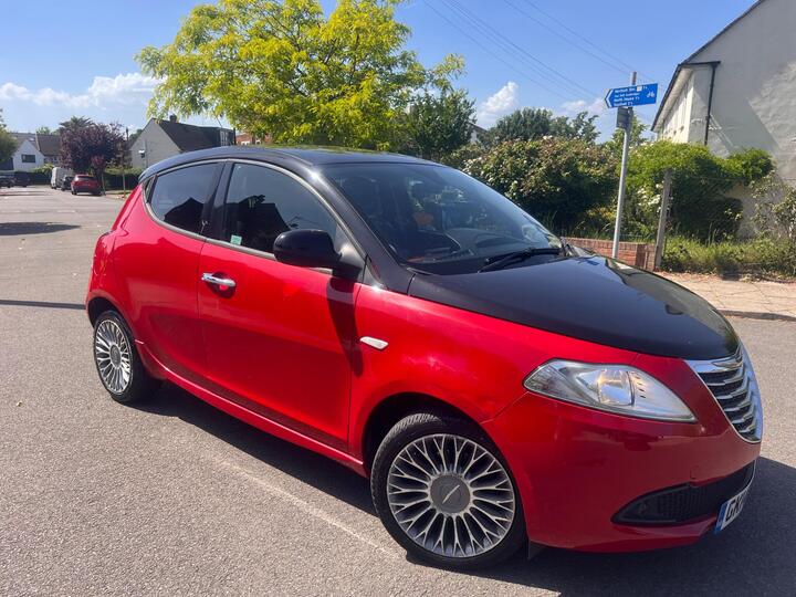 Chrysler Ypsilon 1.2 Black&Red Euro 5 (s/s) 5dr