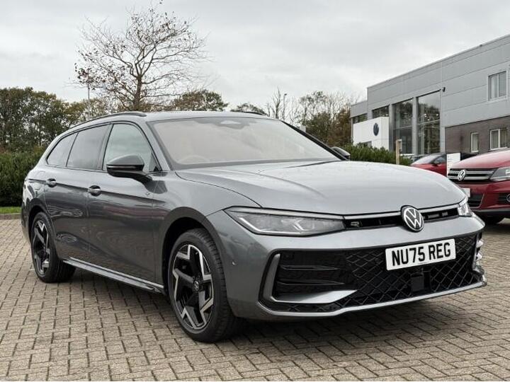 Volkswagen PASSAT 1.5 ETSI MHEV R-Line DSG Euro 6 (s/s) 5dr