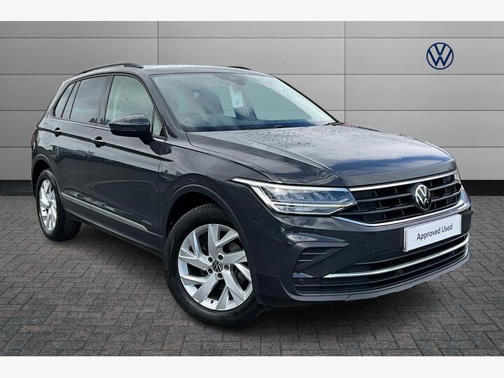 Volkswagen Tiguan 1.5 TSI Life DSG Euro 6 (s/s) 5dr Volkswagen Tiguan 1.5 TSI Life DSG Euro 6 (s/s) 5dr