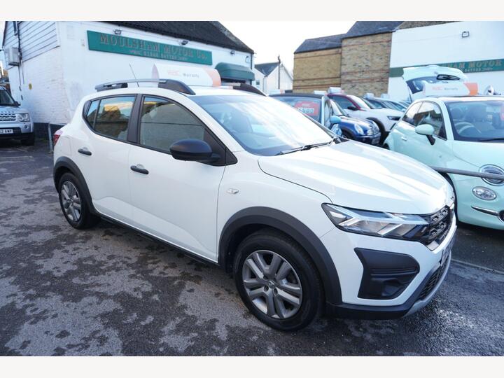 Dacia Sandero Stepway 1.0 TCe Essential Euro 6 (s/s) 5dr Dacia Sandero Stepway 1.0 TCe Essential Euro 6 (s/s) 5dr