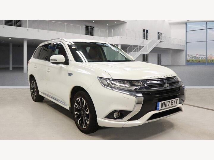 Mitsubishi Outlander 2.0h 12kWh 5h CVT 4WD Euro 6 (s/s) 5dr Mitsubishi Outlander 2.0h 12kWh 5h CVT 4WD Euro 6 (s/s) 5dr