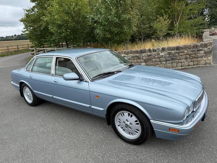 Jaguar XJ 4.0 Sovereign 4dr