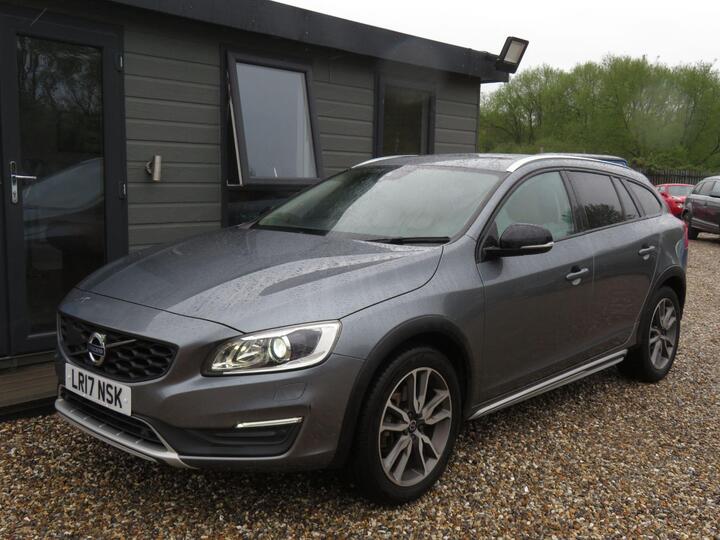 Volvo V60 Cross Country 2.4 D4 Lux Nav Auto AWD Euro 6 (s/s) 5dr