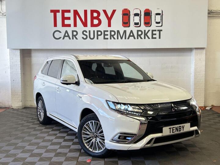 Mitsubishi OUTLANDER 2.4h TwinMotor 13.8kWh 4h CVT 4WD Euro 6 (s/s) 5dr Mitsubishi OUTLANDER 2.4h TwinMotor 13.8kWh 4h CVT 4WD Euro 6 (s/s) 5dr