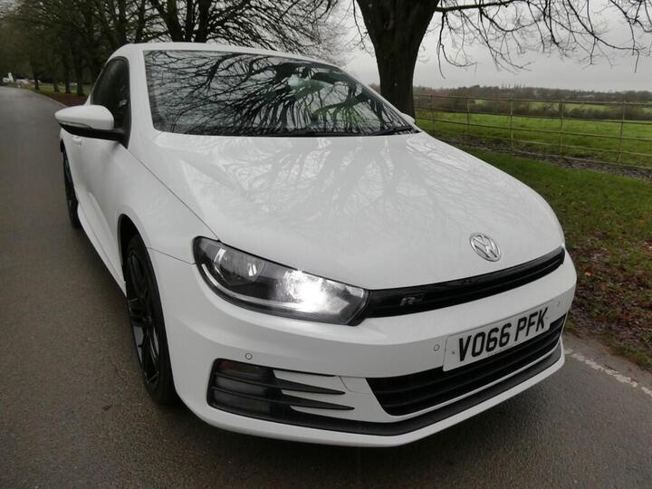 Volkswagen Scirocco 2.0 TDI BlueMotion Tech R-Line DSG Euro 6 (s/s) 3dr Volkswagen Scirocco 2.0 TDI BlueMotion Tech R-Line DSG Euro 6 (s/s) 3dr