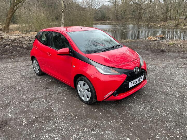 Toyota AYGO 1.0 VVT-i X-play Euro 5 5dr Euro 5 Toyota AYGO 1.0 VVT-i X-play Euro 5 5dr Euro 5