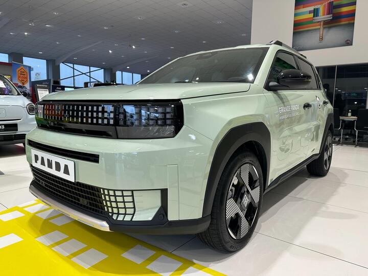 Fiat Grande Panda 1.2 MHEV La Prima E-DCT Euro 6 (s/s) 5dr