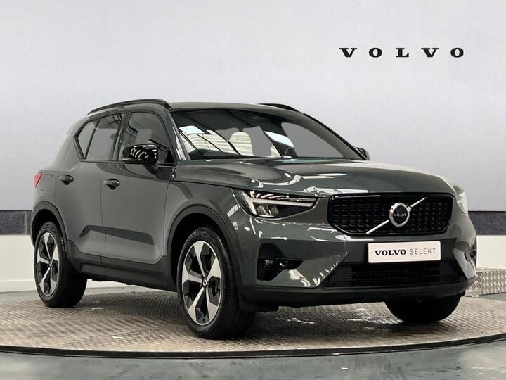 Volvo XC40 2.0 B3 MHEV Plus Dark DCT Auto Euro 6 (s/s) 5dr