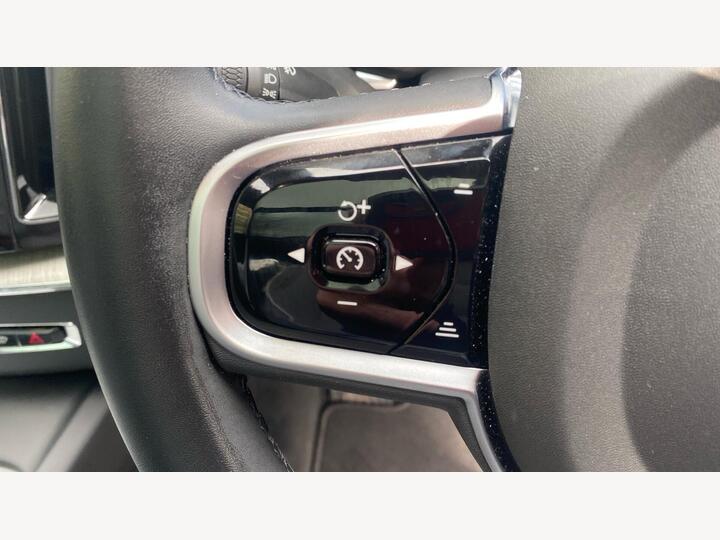 Volvo XC60 2.0h T8 18.8kWh Ultra Dark Auto AWD Euro 6 (s/s) 5dr