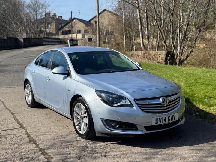 Vauxhall INSIGNIA 1.8 16V SRi Euro 5 5dr Vauxhall INSIGNIA 1.8 16V SRi Euro 5 5dr
