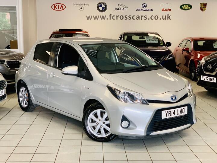 Toyota YARIS 1.5 VVT-h Icon Plus CVT Euro 5 5dr