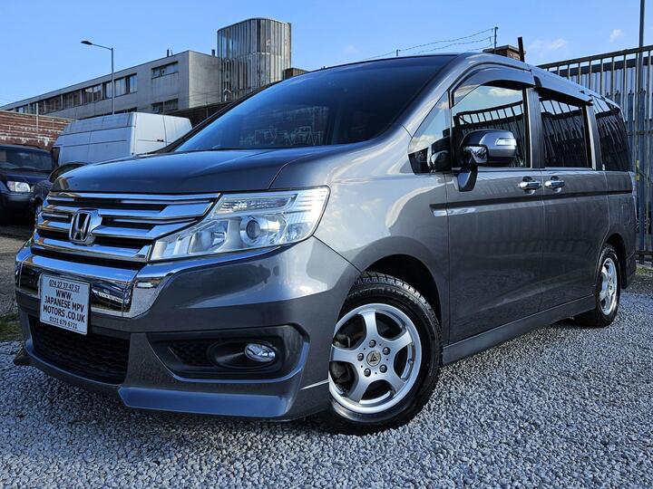 Honda Stepwagon SPADA 2L FACELIFT 8 SEATER APPLE CARPLAY
