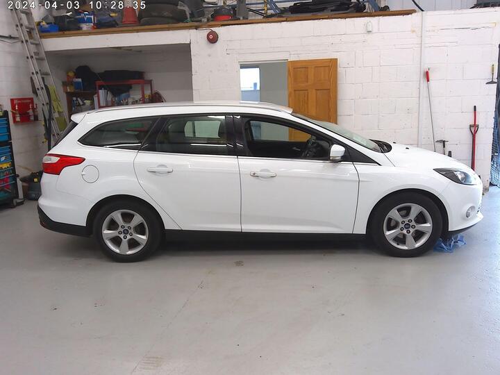 Ford Focus 1.0T EcoBoost Zetec Navigator Euro 5 (s/s) 5dr