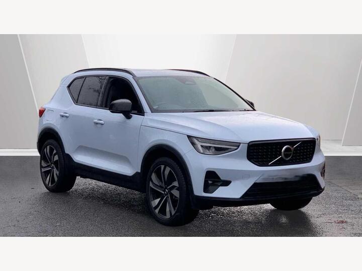Volvo XC40 2.0 B3 MHEV Plus Dark DCT Auto Euro 6 (s/s) 5dr