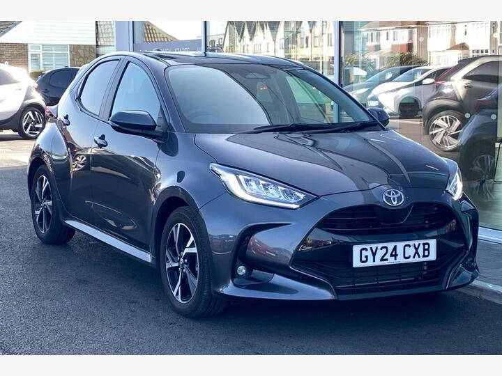 Toyota Yaris 1.5 VVT-h Design E-CVT Euro 6 (s/s) 5dr