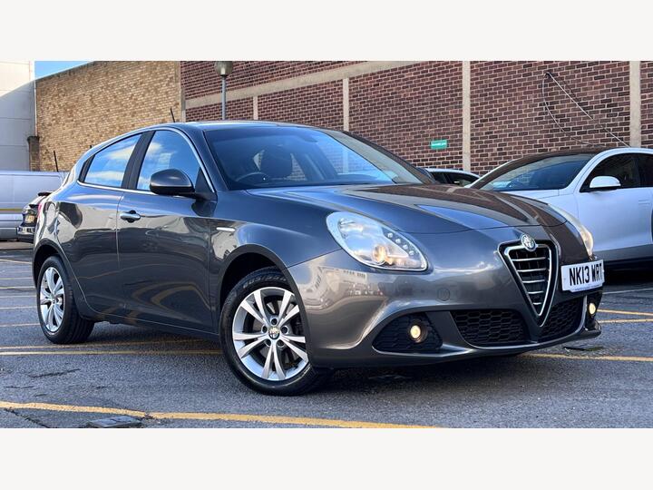Alfa Romeo Giulietta 1.4 TB MultiAir Lusso Euro 5 (s/s) 5dr Alfa Romeo Giulietta 1.4 TB MultiAir Lusso Euro 5 (s/s) 5dr