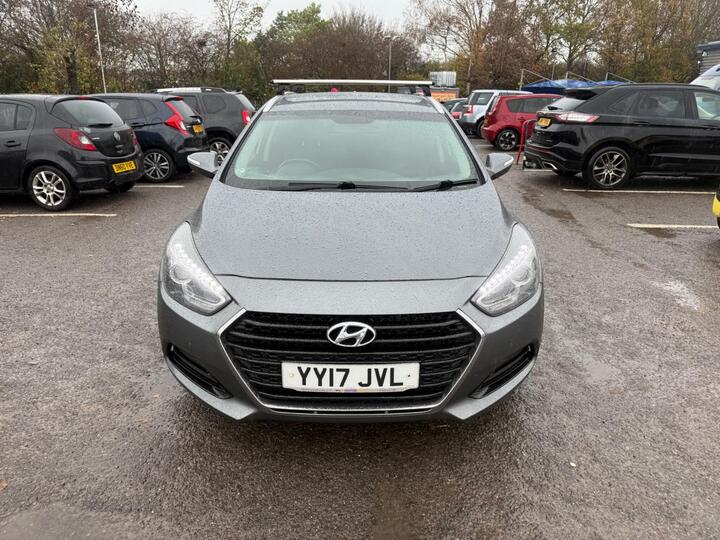 Hyundai I40 1.7 CRDi Blue Drive SE Nav Tourer Euro 6 (s/s) 5dr Hyundai I40 1.7 CRDi Blue Drive SE Nav Tourer Euro 6 (s/s) 5dr