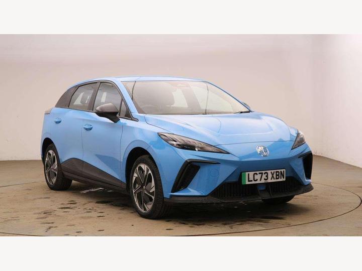 MG MG4 64kWh SE Long Range Auto 5dr