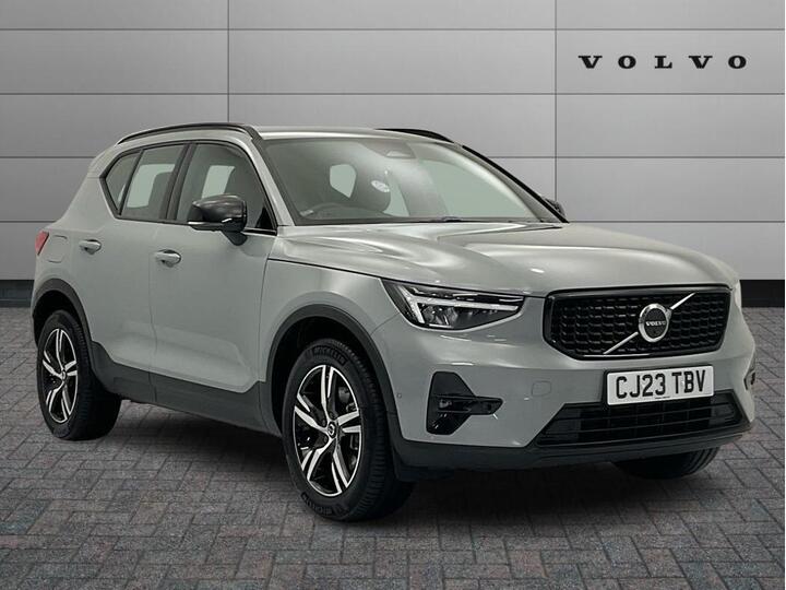 Volvo XC40 2.0 B3 MHEV Plus Dark DCT Auto Euro 6 (s/s) 5dr