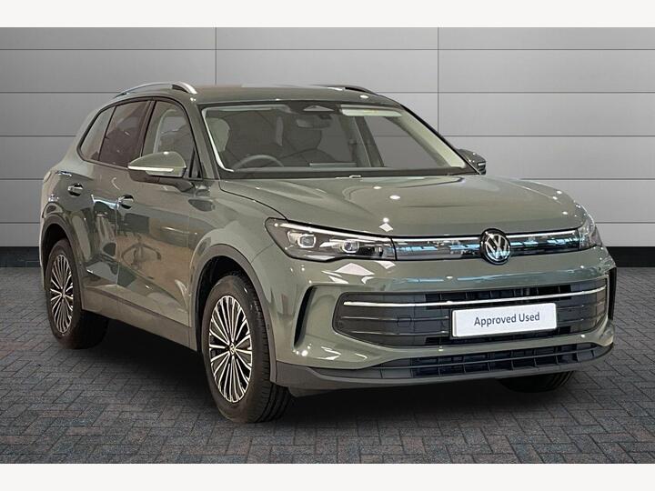 Volkswagen Tiguan 2.0 TDI Match DSG Euro 6 (s/s) 5dr Volkswagen Tiguan 2.0 TDI Match DSG Euro 6 (s/s) 5dr