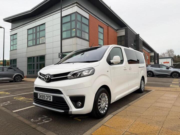 Toyota PROACE VERSO 2.0D Shuttle Long MPV LWB Euro 6 (s/s) 5dr (9 Seat)