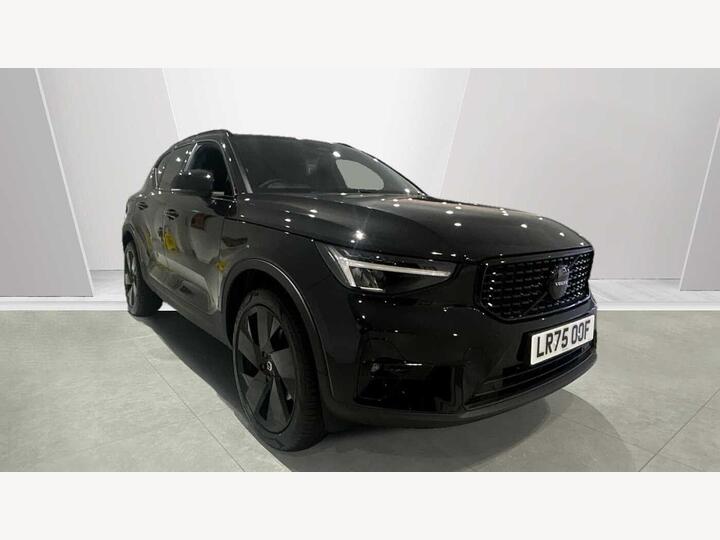 Volvo XC40 2.0 B3 MHEV Plus Black Edition DCT Auto Euro 6 (s/s) 5dr