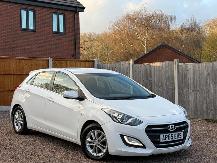 Hyundai I30 1.6 CRDi Blue Drive SE Euro 6 (s/s) 5dr Hyundai I30 1.6 CRDi Blue Drive SE Euro 6 (s/s) 5dr