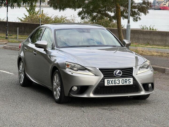Lexus IS 2.5 300h Luxury E-CVT Euro 5 (s/s) 4dr