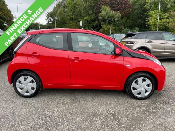 Toyota AYGO 1.0 VVT-i X-play Euro 6 5dr Toyota AYGO 1.0 VVT-i X-play Euro 6 5dr