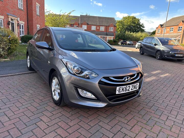 Hyundai I30 1.6 CRDi Blue Drive Active Euro 5 (s/s) 5dr Hyundai I30 1.6 CRDi Blue Drive Active Euro 5 (s/s) 5dr