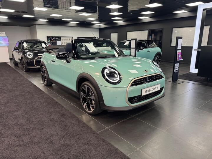 MINI Cooper Convertible 2.0C Exclusive Steptronic Euro 6 (s/s) 2dr