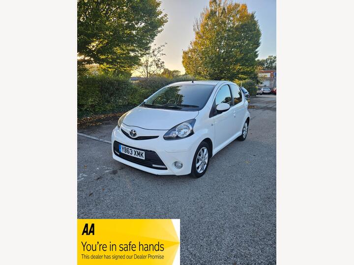 Toyota AYGO 1.0 VVT-i Mode Euro 5 5dr Toyota AYGO 1.0 VVT-i Mode Euro 5 5dr