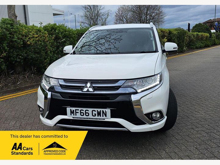 Mitsubishi Outlander 2.0h 12kWh GX3h+ CVT 4WD Euro 6 (s/s) 5dr Mitsubishi Outlander 2.0h 12kWh GX3h+ CVT 4WD Euro 6 (s/s) 5dr