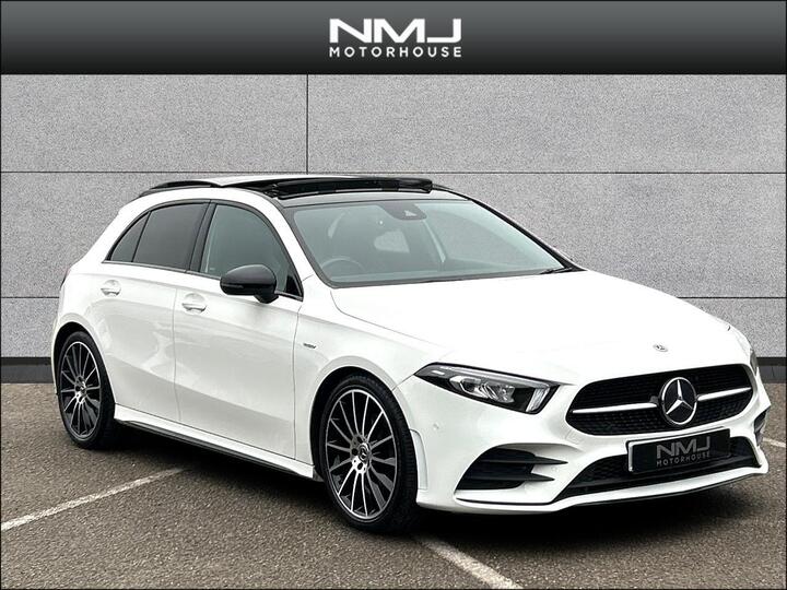 Mercedes-Benz A Class 2.0 A200d Exclusive Edition 8G-DCT Euro 6 (s/s) 5dr Mercedes-Benz A Class 2.0 A200d Exclusive Edition 8G-DCT Euro 6 (s/s) 5dr