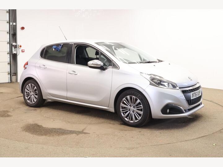Peugeot 208 1.2 PureTech Allure Euro 6 5dr Peugeot 208 1.2 PureTech Allure Euro 6 5dr