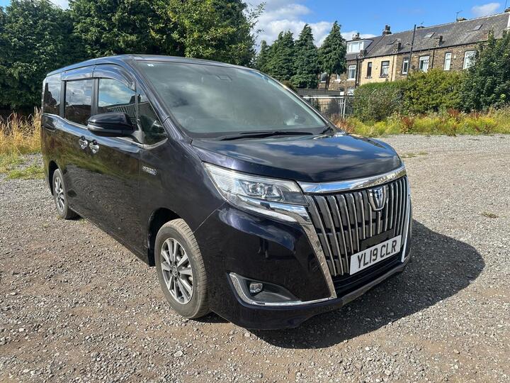 Toyota Voxy Esquire 1.8 VVT-h Hybrid 7 Seats Leather
