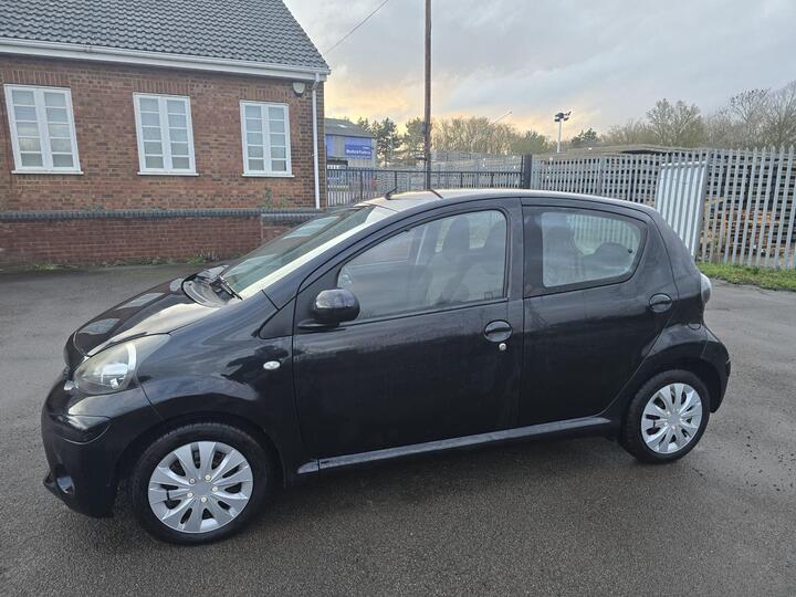 Toyota AYGO 1.0 VVT-i Move Euro 5 5dr