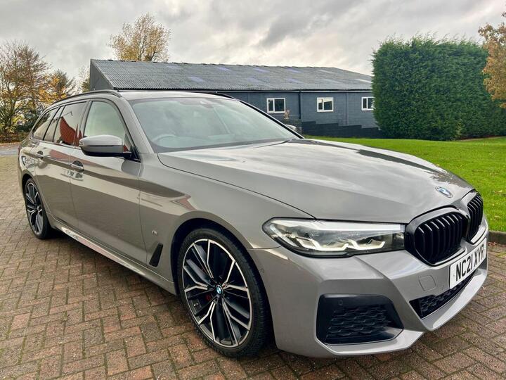 BMW 5 SERIES 2.0 520i MHT M Sport Touring Steptronic Euro 6 (s/s) 5dr BMW 5 SERIES 2.0 520i MHT M Sport Touring Steptronic Euro 6 (s/s) 5dr