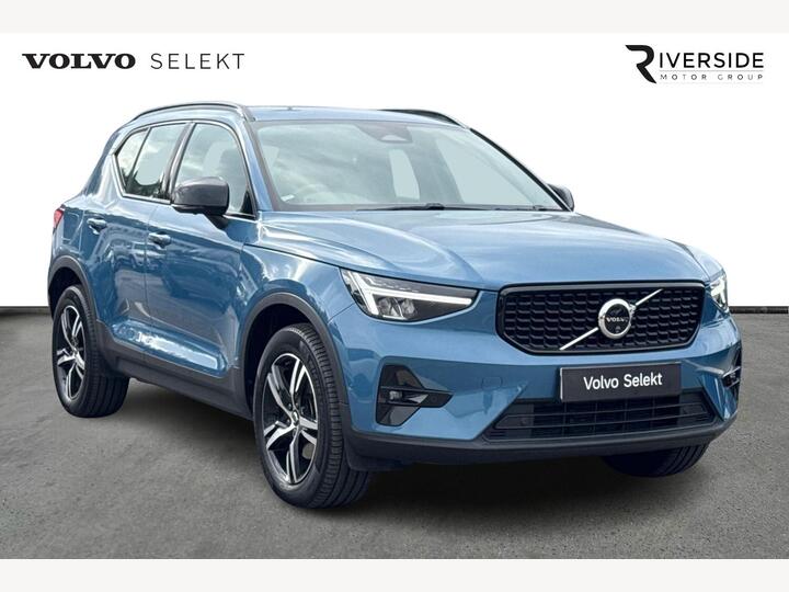 Volvo XC40 2.0 B3 MHEV Plus Dark DCT Auto Euro 6 (s/s) 5dr