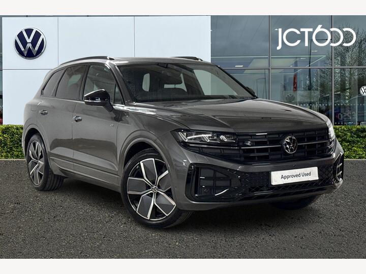 Volkswagen Touareg 3.0 TDI V6 Black Edition Tiptronic 4Motion Euro 6 (s/s) 5dr Volkswagen Touareg 3.0 TDI V6 Black Edition Tiptronic 4Motion Euro 6 (s/s) 5dr
