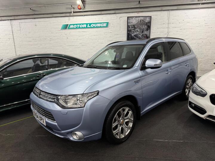 Mitsubishi Outlander 2.0h 12kWh GX4hs CVT 4WD Euro 5 (s/s) 5dr Mitsubishi Outlander 2.0h 12kWh GX4hs CVT 4WD Euro 5 (s/s) 5dr