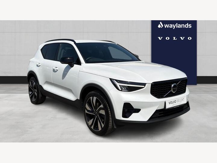 Volvo XC40 2.0 B4 MHEV Plus Dark DCT Auto Euro 6 (s/s) 5dr